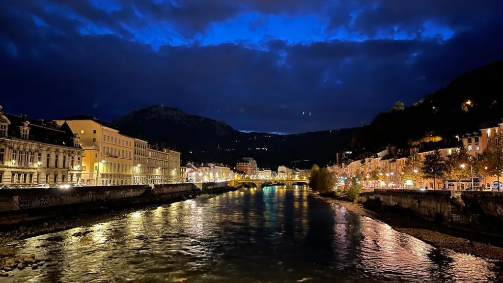 Cosy And Calm In Grenoble City Heart With Free And Large Parking Q-Park Chavant Kültér fotó